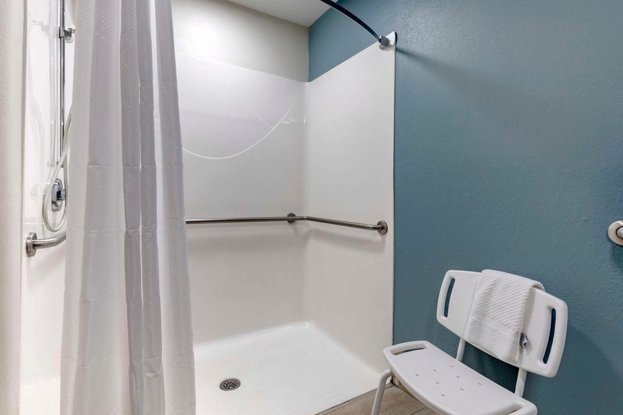 Hotel Sleep & Augusta West Near Eisenhower 2*