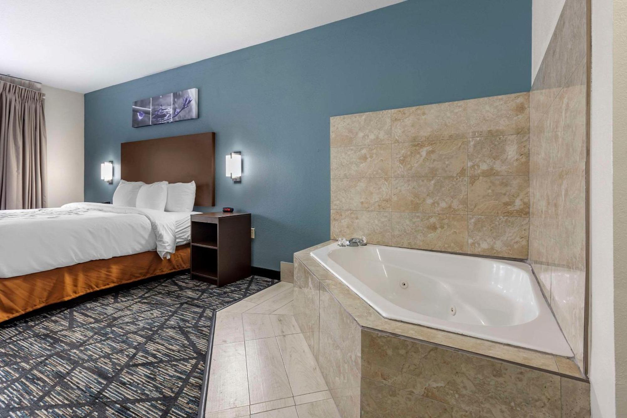 Sleep & Augusta West Near Eisenhower Hotel 2*